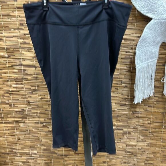 Reebok Womens Standard Lux Capri Leggings Black Size 4X - Picture 2 of 3